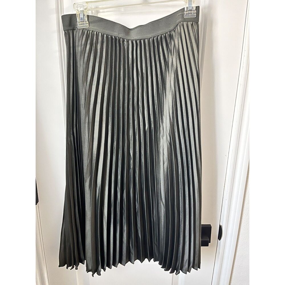 NEW with tag H&M Olive Green Midi Pleated Skirt